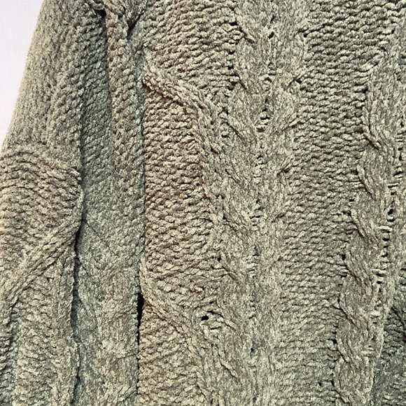 Green Plus Size Sweater - Picture 4 of 7